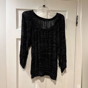 NWOT Ladies DALIA Black And Gray Blouse. Size Large.